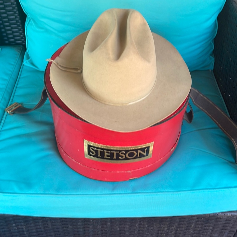 Men’s Stetson cowboy hat tan long oval well worn needs cleaned